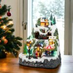 Villaggio innevato con trenino, giostra e albero rotante 28xH31cm